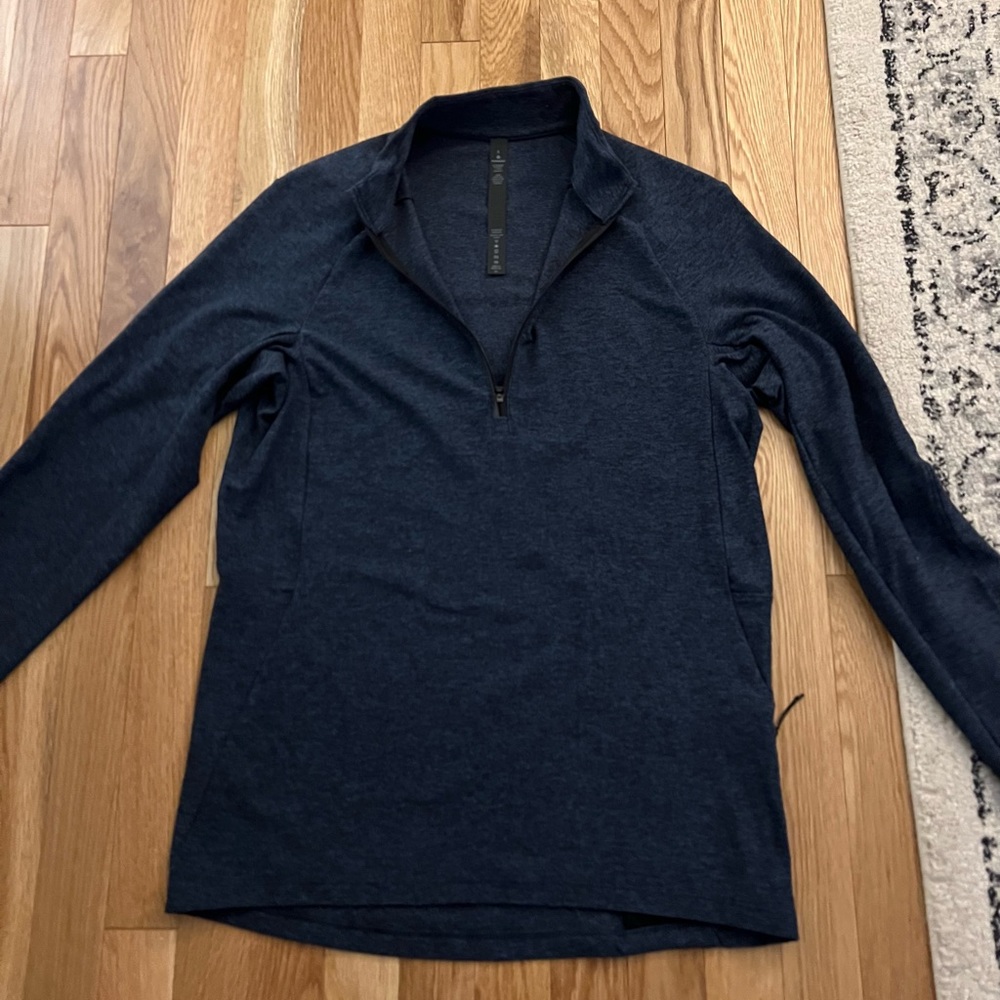 NWOT Men’s size small Lululemon quarter zip. Navy blue